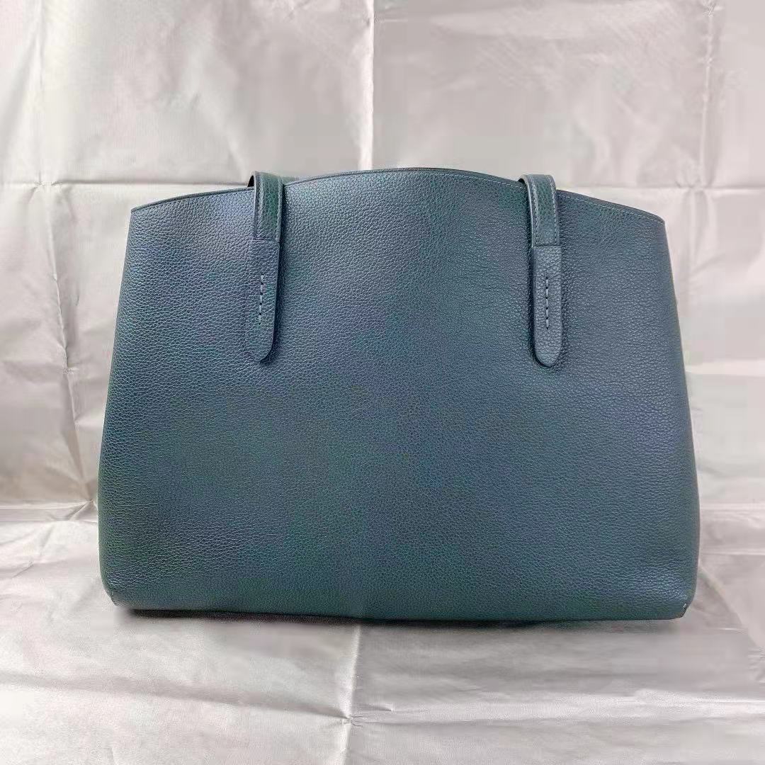 Coach 78220 Charlie 40 Handbag leather In GMN1A Coach 78220 Charlie 40 Handbag leather In GMN1A